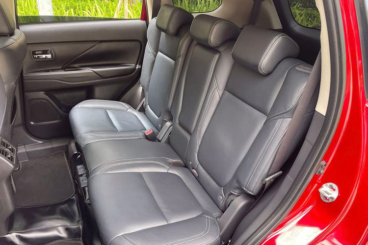 Về vận hành, Mitsubishi Outlander 2021 2.0 Premium sử dụng động cơ MIVEC 2.0L, công suất tối đa 143 mã lực tại 6.000 vòng/phút và mô-men xoắn cực đại 196 Nm tại 4.200 vòng/phút.