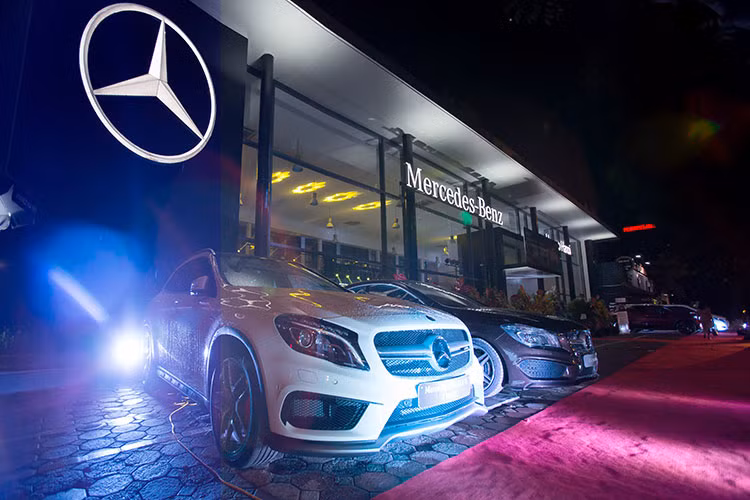 Nhân dịp khai trương, Haxaco Hà Nội Autohaus 300 dành nhiều quà tặng có giá trị cho khách hàng mua xe trong tháng 7/2016, bao gồm 50% phí Bảo hiểm vật chất của Bảo hiểm Mercedes-Benz; Miễn phí 01 năm bảo dưỡng tại các xưởng dịch vụ của Haxaco trên toàn quốc.