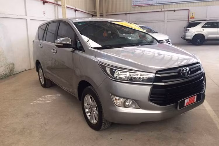 Những chiếc Toyota Innova E 2016 cũ đã qua sử dụng hiện đang được rao bán với giá khoảng 690 triệu đồng tuỳ hình thức xe. Tuy nhiên chiếc xe trong bài viết này "thét giá" tới 720 triệu đồng dù đã chạy quãng đường gần 70.000km chỉ sau 2 năm sử dụng được xem quá chát.