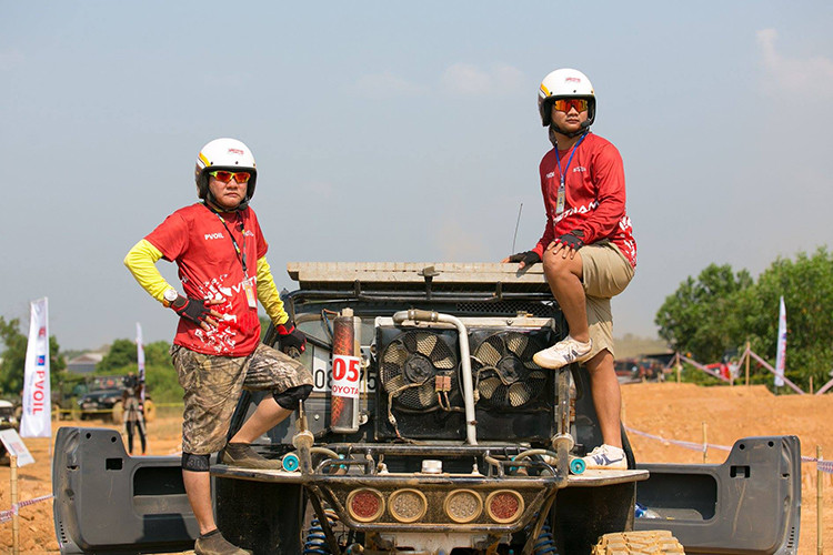 Tại các đường đua, không còn thấy cảnh VĐV và trọng tài cãi nhau om tỏi trong các tình huống “nhậy cảm”. Các vụ khiếu nại được thực hiện với thái độ đúng mực và tôn trọng lẫn nhau, thể hiện phong cách thi đấu chuyên nghiệp. Mặc dù cuộc đua diễn ra rất khốc liệt và có sự cạnh tranh gay gắt nhưng các đội đua vẫn thể hiện tinh thần offroader rất fair play khi được chia team bài trải nghiệm đêm xuyên rừng. Điều đó đã đem lại một tinh thần thể thao trong sáng và lành mạnh tại giải lần này.