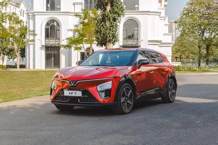 Thoi diem vang “rinh” VinFast VF7, tong uu dai gan 173 trieu dong-Hinh-5