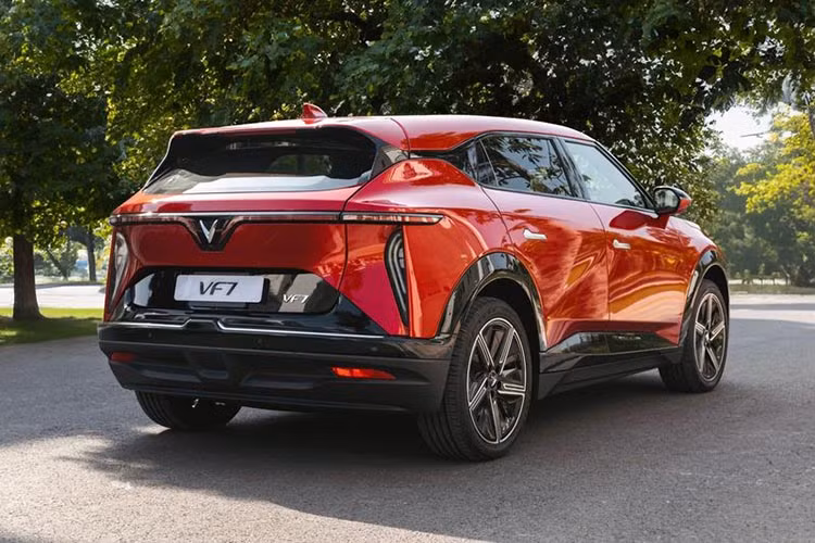 Thoi diem vang “rinh” VinFast VF7, tong uu dai gan 173 trieu dong-Hinh-4