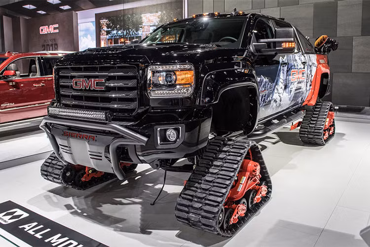 Hệ thống truyền động bốn bánh toàn thời gian kết hợp cùng hộp số tự động 6 tốc độ. Mỗi trục bánh xe được gắn hệ thống con lăn và bánh xích khiến chiếc xe hầu như không thể bị sa lầy do tiết diện tiếp xúc với mặt đường tăng lên làm áp lực giảm xuống.