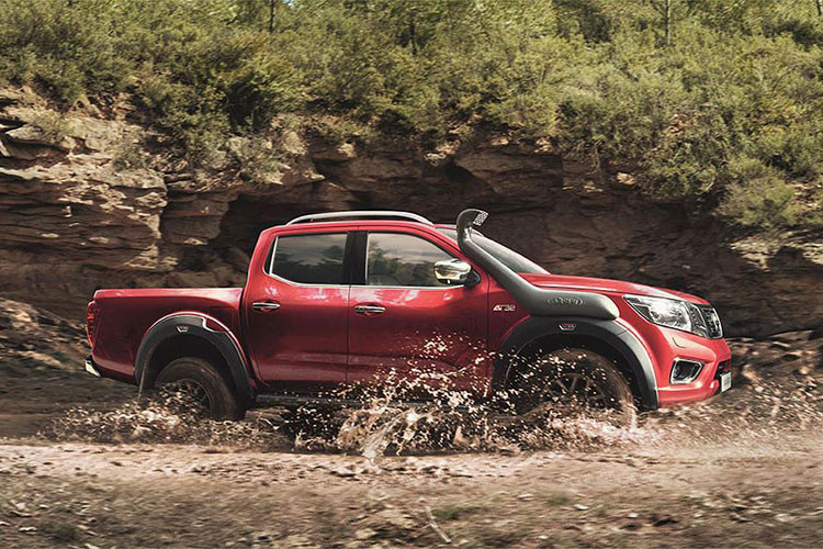 Ngoài những thiết bị trên thì khách hàng có thể tùy chọn thêm khóa vi sai cầu trước, kết hợp với khóa vi sai cầu sau sẵn có của Navara đem lại khả năng bám đường tối ưu trên mọi kiểu bề mặt địa hình.