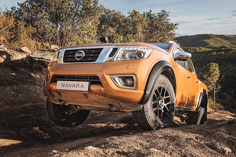 Mẫu xe này đánh dấu kết quả hợp tác đầu tiên giữa Nissan và Arctic Trucks, hãng chuyên nâng cấp các mẫu xe bán tải/SUV 4WD để đi địa hình khó, chinh phục những nơi khắc nghiệt như Bắc Cực hay Nam Cực.