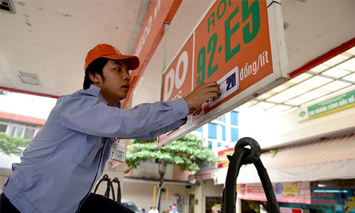 Giá xăng có thể tăng mạnh ngày mai. Ảnh: Lê Quân.