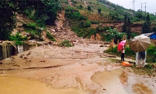 Không khí lạnh gây mưa vừa đến mưa rất to ở Bắc Bộ, nguy cơ cao xảy ra lũ quét, sạt lở đất ở vùng núi.