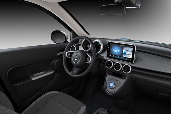 Trên khía cạnh hiệu suất, mẫu xe này chỉ được trang bị với một mô-tơ điện 35 kW duy nhất, tương đối nhỏ đối với một phương tiện cỡ này. Nó được mong đợi giới hạn tốc độ tối đa của ORA R1 ở khoảng 100 km/h, khá ổn đối với mục đích sử dụng chính trong thành thị và thi thoảng trên lối vào cao tốc.