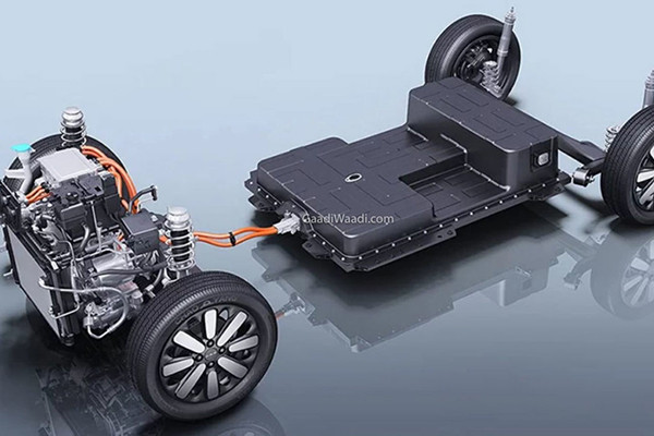 Điểm sáng nhất chính là giá xe điện ORA R1 bán ra khá rẻ. Great Wall Motor nói rằng “mức giá đã trợ cấp của mẫu xe mới, ORA R1, sẽ khởi điểm từ 59.800 nhân dân tệ tới 77.800 nhân dân tệ.” Con số này tương đương 200 – 260 triệu Đồng, một giá mua khá rẻ đối với một chiếc ôtô điện có cự li di chuyển xa như thế.