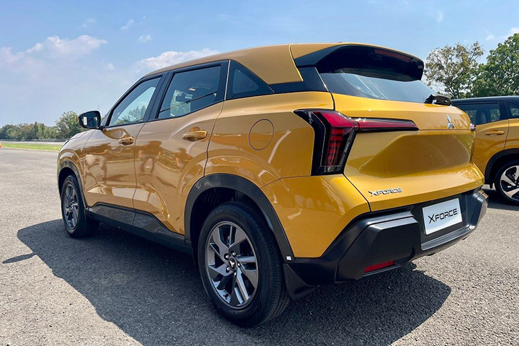 Các tính năng ADAS sẽ có trên Mitsubishi Xforce tại Việt Nam dự kiến bao gồm hệ thống phanh khẩn cấp tự động, hệ thống kiểm soát hành trình thích ứng, đèn pha tự động thích ứng, cảnh báo khi phương tiện phía trước khởi hành, cảnh báo điểm mù tích hợp hỗ trợ chuyển làn đường và cảnh báo phương tiện cắt ngang khi lùi. Bên cạnh đó là 6 túi khí thay vì 4 túi khí như xe dành cho thị trường Indonesia.