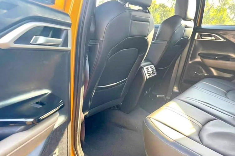 Tương tự Mitsubishi Xpander, Xforce cũng dùng động cơ xăng 4 xi-lanh, dung tích 1.5L, tạo ra công suất tối đa 105 mã lực và mô-men xoắn cực đại 141 Nm. Động cơ kết hợp với hộp số biến thiên vô cấp CVT và hệ dẫn động cầu trước. Xe có 4 chế độ lái, bao gồm Bình thường, Đường sỏi đá, Đường bùn lầy và Đường trơn trượt.