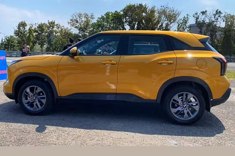 Mitsubishi Xforce tại Việt Nam sẽ được nhập khẩu nguyên chiếc từ Indonesia. So với xe đang bán ở Indonesia, Xforce dành cho Việt Nam có một điểm khác biệt lớn, đó là trang bị an toàn. Theo một số nguồn tin, mẫu SUV cỡ B này khi bán ở Việt Nam sẽ được bổ sung các tính năng an toàn chủ động ADAS - điều mà xe tại Indonesia còn thiếu. 