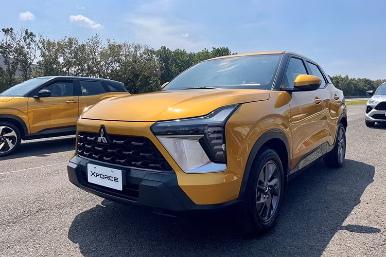 Theo thông tin từ các đại lý, Mitsubishi Xforce 2024 mới sẽ ra mắt Việt Nam vào cuối tháng 12/2023 hoặc đầu tháng 1/2024. Những chiếc SUV cỡ B này sẽ bắt đầu có mặt tại đại lý ở Việt Nam vào tháng 1 năm sau. Lô xe Mitsubishi Xforce đầu tiên dự kiến sẽ được bàn giao cho khách hàng Việt sau Tết Nguyên đán.