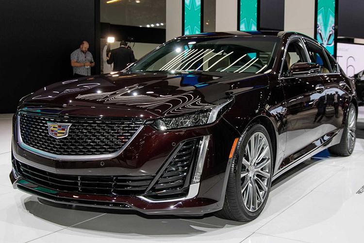 Vừa chính thức ra mắt tại Triển lãm LA Auto Show 2019. So với người tiền nhiệm CTS, mẫu xe sang Cadillac CT5 2020 mới được áp dụng phong cách thiết kế bề thế và góc cạnh mang nét quyền lực và sang trọng - ‘’American Luxury’’ đặc trưng của thương hiệu xe sang Mỹ.