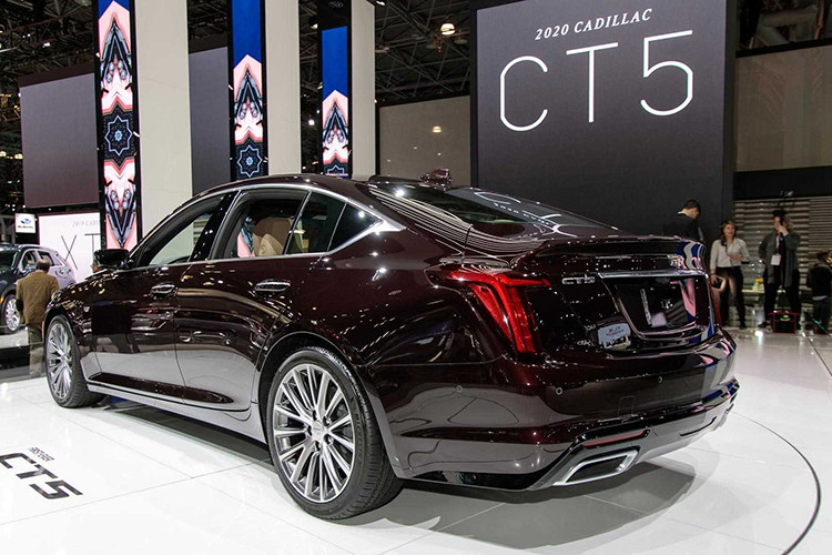 CT5 sẽ có tổng cộng 02 phiên bản động cơ bao gồm: 04 xy-lanh thẳng hàng (I4) dung tích 2.0L tăng áp cổng nạp kép (Twin-Scroll) mạnh 237 mã lực và mô-men xoắn cực đại 350Nm; và động cơ V6 3.0L tăng áp kép (Twin-turbo) mạnh 335 mã lực và mô-men xoắn cực đại lên đến 542Nm. Sức mạnh được truyền xuống cầu sau (RWD) hoặc bốn bánh (AWD) thông qua hộp số tự động 10 cấp Electronic Precision Shift tiên tiến.