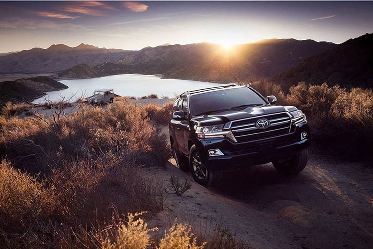 Năm 1958 là thời điểm đầu tiên dòng xe SUV Toyota Land Cruiser đặt chân đến thị trường Mỹ. Kể từ đó đến nay, Toyota Land Cruiser vẫn liên tục được bày bán trên thị trường này. Để kỷ niệm sự tiến hóa không ngừng nghỉ của Land Cruiser ở Mỹ, hãng Toyota đã quyết định giới thiệu một phiên bản đặc biệt mới mang tên Heritage Edition.