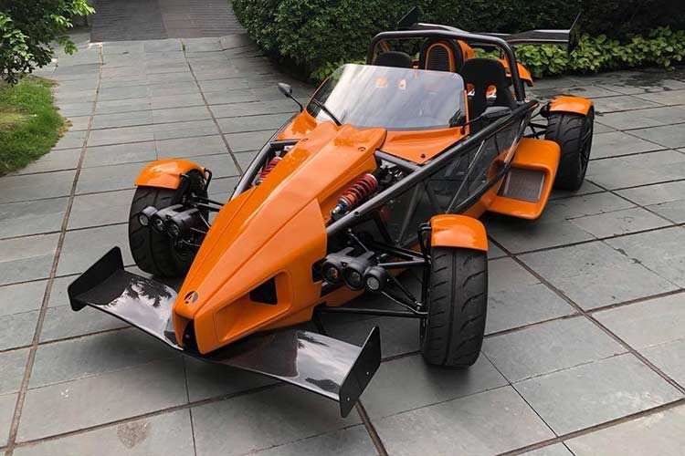 Tại thị trường Mỹ, mẫu xe đua đường phố Ariel Atom 3S có giá 91.775 USD (tương đương 2,13 tỷ đồng). Trong khi đó phiên bản Ariel Atom 3 rẻ hơn ở mức 64.500 USD (khoảng 1,5 tỷ đồng).