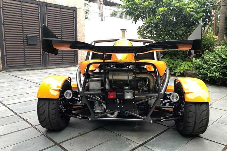 Nhờ khối lượng siêu nhẹ và động cơ mạnh, Ariel Atom 3S dễ dàng tăng tốc 0-100 trong 2,8 giây, hoàn thành quãng đường 400m trong 10,7 giây.