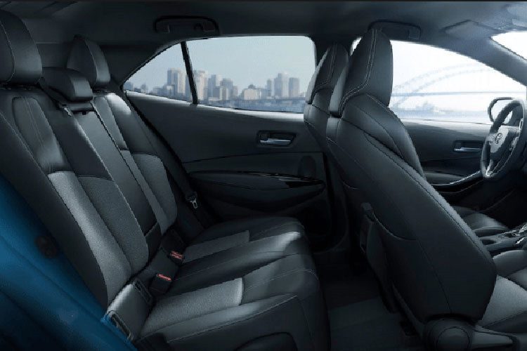 Tương tự mẫu xe sedan Corolla Altis 2019 dành cho thị trường Trung Quốc, Toyota Levin mới cũng không được hé lộ hình ảnh nội thất. Chỉ biết rằng, Toyota Levin 2019 sẽ có 2 trang bị dành riêng cho thị trường Trung Quốc là màn hình trung tâm 12,1 inch nằm dọc theo phong cách xe Tesla và hệ thống lọc không khí PM2.5.