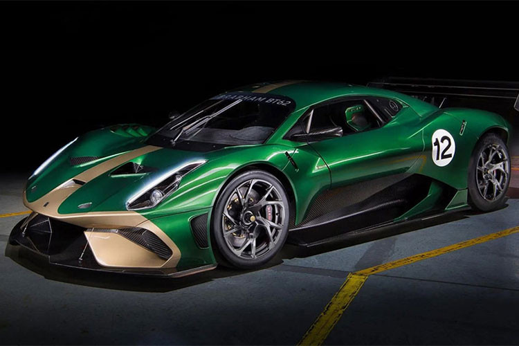 Hiện hãng Brabham chưa công bố thông số vận hành của siêu xe này. Dự đoán, với động cơ mạnh mẽ và trọng lượng thấp như trên, Brabham BT62 sẽ là mẫu siêu xe cực nhanh. Dự kiến, chỉ có đúng 70 chiếc Brabham BT62 2018 mới được sản xuất và bán ra thị trường với giá lên đến 1 triệu Bảng (tương đương 1,3 triệu USD).