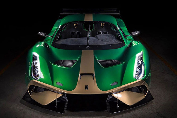 Theo hãng xe hơi Brabham, BT62 ra đời nhằm kỷ niệm 70 năm lịch sử của thương hiệu này. Đồng thời, BT62 cũng đóng vai trò hồi sinh thương hiệu Brabham. Về ngoại hình, Brabham BT62 bản 2018 sở hữu thiết kế cực hầm hố với thân vỏ bằng sợi carbon, hốc gió trên chắn bùn trước và ốp khí động học bên sườn.