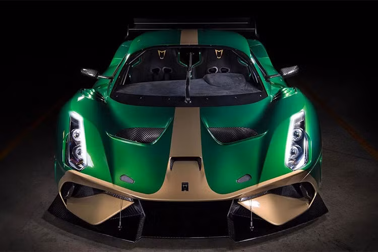 Theo hãng xe hơi Brabham, BT62 ra đời nhằm kỷ niệm 70 năm lịch sử của thương hiệu này. Đồng thời, BT62 cũng đóng vai trò hồi sinh thương hiệu Brabham. Về ngoại hình, Brabham BT62 bản 2018 sở hữu thiết kế cực hầm hố với thân vỏ bằng sợi carbon, hốc gió trên chắn bùn trước và ốp khí động học bên sườn.