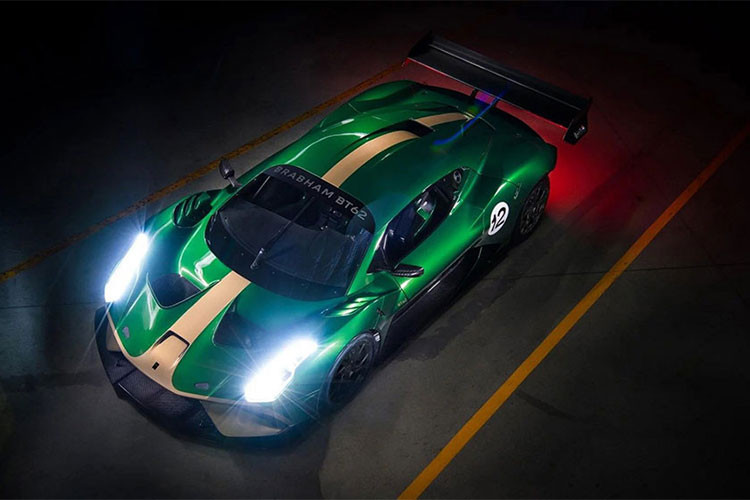 Nói đến thương hiệu ôtô Brabham, nhiều người Việt Nam ắt hẳn sẽ cảm thấy khá xa lạ. Đây là tên gọi chung cho Motor Racing Developments Ltd., một công ty sản xuất xe đua và đội đua Công thức 1 của Anh. Mới đây, hãng này đã quyết định quay trở lại thị trường với mẫu siêu xe Brabham BT62 mới.