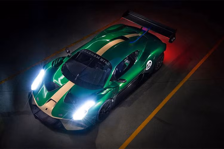 Nói đến thương hiệu ôtô Brabham, nhiều người Việt Nam ắt hẳn sẽ cảm thấy khá xa lạ. Đây là tên gọi chung cho Motor Racing Developments Ltd., một công ty sản xuất xe đua và đội đua Công thức 1 của Anh. Mới đây, hãng này đã quyết định quay trở lại thị trường với mẫu siêu xe Brabham BT62 mới.