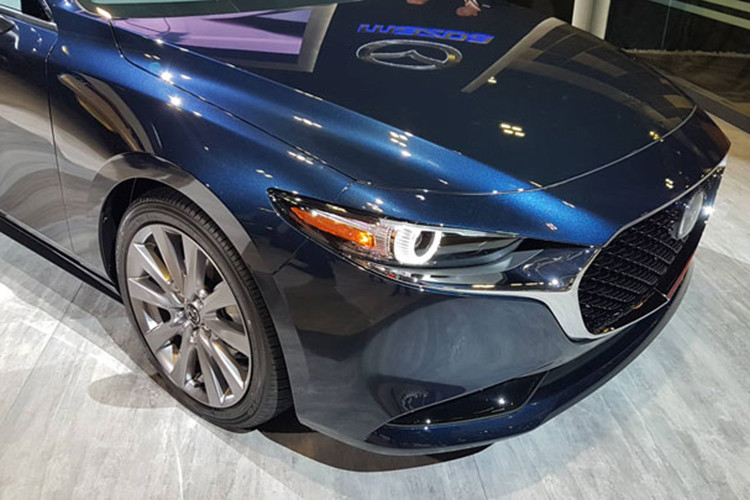 Với động cơ động cơ SkyActiv-G mới, đồng thời được tích hợp công nghệ mild-hybrid 24V giúp cho mẫu xe Mazda3 2020 thế hệ mới sẽ cải thiện hơn nữa hiệu quả tiêu thụ nhiên liệu (nhờ khả năng thu năng lượng trong quá trình xe giảm tốc và giải phóng năng lượng đó khi tăng tốc).