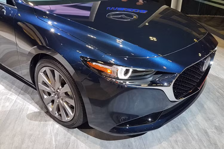 Với động cơ động cơ SkyActiv-G mới, đồng thời được tích hợp công nghệ mild-hybrid 24V giúp cho mẫu xe Mazda3 2020 thế hệ mới sẽ cải thiện hơn nữa hiệu quả tiêu thụ nhiên liệu (nhờ khả năng thu năng lượng trong quá trình xe giảm tốc và giải phóng năng lượng đó khi tăng tốc).