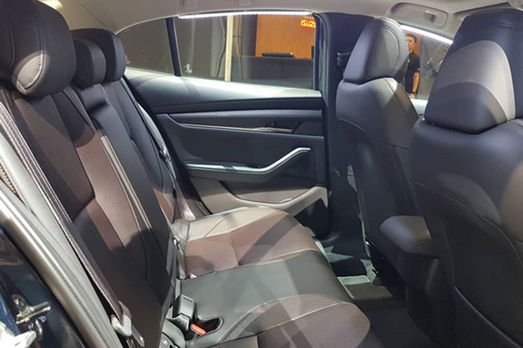 Bên cạnh đó, SkyActiv-X không phải là yếu tố duy nhất để Mazda giúp Mazda3 trở nên cạnh tranh hơn, hãng cũng đang liên tục cập nhật cho các động cơ Skyactiv-G và Skyactiv-D hiện có của Mazda3, bao gồm việc bổ sung công nghệ ngắt xi-lanh tự động, tối ưu hóa dung tích và thêm công nghệ tăng áp.