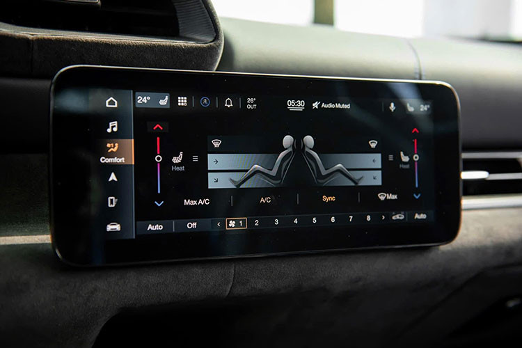 Maserati MC20 được trang bị khối động cơ Nettuno V6 3.0L tăng áp kép, do chính Maserati phát triển. Cỗ máy này sản sinh 621 mã lực và 730 Nm mô-men xoắn, giúp xe tăng tốc từ 0–100 km/h chỉ trong 2,9 giây, trước khi đạt vận tốc tối đa 325 km/h.