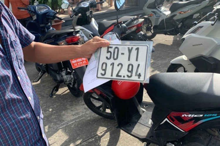 Chu xe bi mat cap phai lam thu tuc thu hoi bien so the nao?