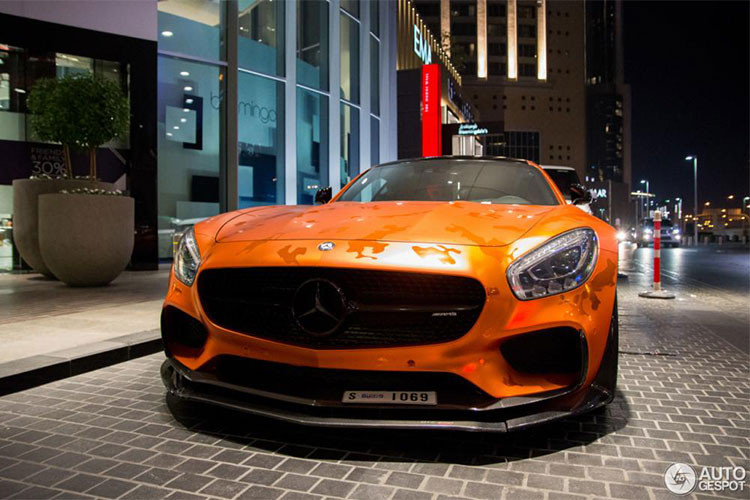 RevoZport cũng trang bị ống xả titan mới cùng với hệ thống nạp chảy tự do và bản đồ ECU đặt làm riêng nhằm giúp cho công suất động cơ của chiếc Mercedes-AMG GT S từ 503 mã lực lên con số ấn tượng 650 mã lực. Con số này cao hơn nhiều so với Mercedes-AMG GT R.