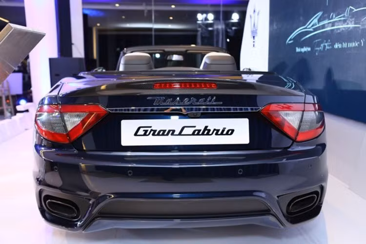 "Maserati là hãng xe hiếm hoi tôn trọng sự khác biệt và hướng đến việc thỏa mãn cá tính mạnh mẽ, độc đáo của những khách hàng đặc biệt, am hiểu sâu sắc về xe, định nghĩa chiếc xe như một trong những cách tận hưởng giá trị thật sự của cuộc sống. Đó là lý do chúng tôi quyết định đưa GranCabrio mui trần 2018 về Việt Nam", đại diện Maserati Việt Nam - khẳng định.