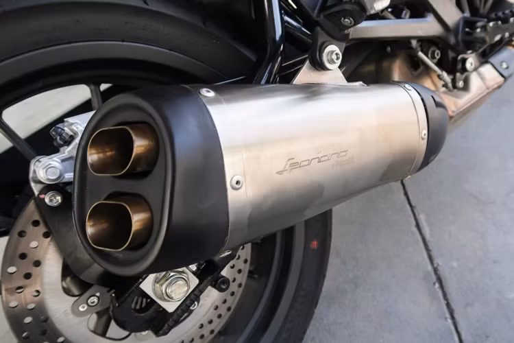 Xe được trang bị động cơ V-Twin song song, làm mát bằng dung dịch, phun xăng điện tử, dung tích 500cc. Đây là khối động cơ mới, được dùng chung với mẫu xe môtô mang kiểu dáng adventure Benelli TRK 502 hiện đang được phân phối chính hãng tại Việt Nam vào đầu năm 2017.