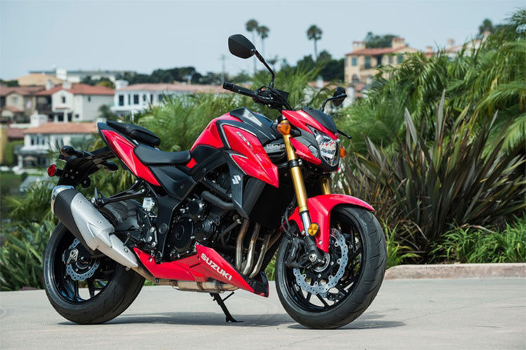 Từng trình làng tại thị trường Mỹ cách đây 2 năm, Suzuki GSX-S750 mới đã được cải tiến toàn diện ở phiên bản 2018. Sau khi ra mắt tại thị trường Ấn Độ tại triển lãm Auto Expo 2018 vào tháng 2/2018 vừa qua, mẫu xe môtô naked-bike của thương hiệu Nhật Bản đến nay mới có giá bán.