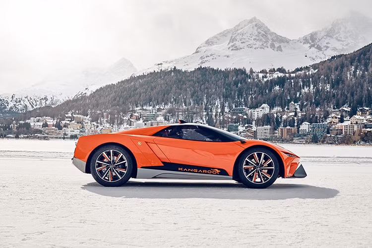 GFG Kangaroo "siêu xe chuột túi" có kiểu dáng lạ lẫm, lai giữa một chiếc hypercar và một mẫu SUV phổ thông. Hệ truyền động và các trang bị của nó thường chỉ xuất hiện trên những chiếc xe đắt tiền nhất hiện nay.