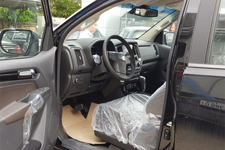 Cung cấp sức mạnh cho phiên bản 2.5L 4x2 MT LT là động cơ Turbo diesel Duramax 2.5L sản sinh công suất đạt 161 mã lực và mô men xoắn đạt 380 Nm. Ngoài ra, các phiên bản LTZ cũng được trang bị những công nghệ và tính năng an toàn cao cấp như tính năng khởi động từ xa, hệ thống giải trí toàn cầu Chevrolet Mylink mới nhất.