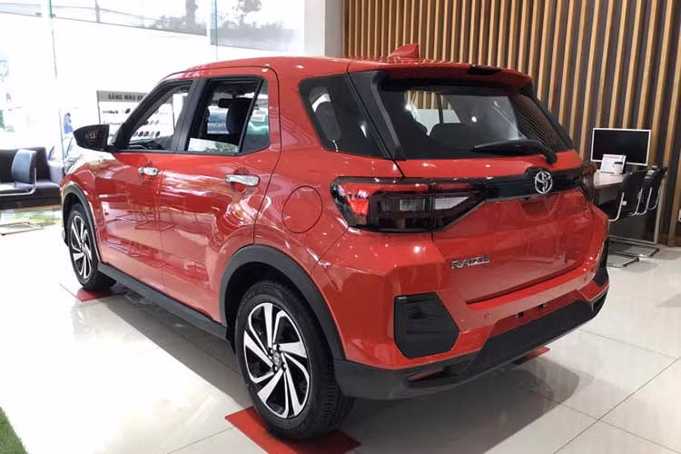 Toyota Raize 2023 tại Việt Nam được trang bị khối động cơ 1.0L Turbo, sản sinh công suất cực đại 98Hp và mô-men xoắn cực đại 140Nm.