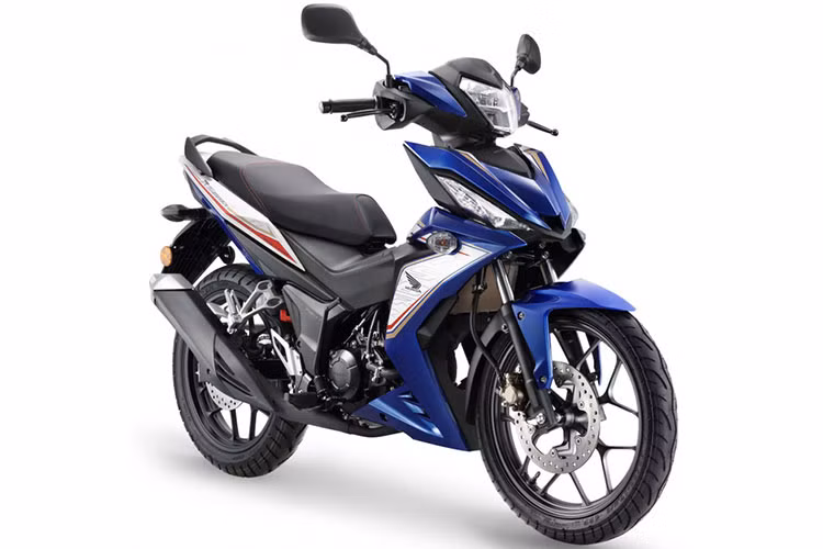 Những trang bị nổi bật khác của Honda Winner 150 2017 bao gồm phuộc ống lồng không tùy chỉnh phía trước và gimar xóc đơn đằng sau. Lực hãm của xe bắt nguồn từ phanh đĩa thủy lực có đường kính 296 mm trước và 190 mm sau. Trên phiên bản RS150R tại Malaysia chỉ khác biệt duy nhất với bản lắp ráp tại Việt Nam là cụm xi nhan riêng biệt, tách rời.