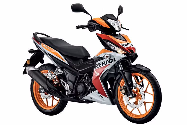 Dự kiến, Honda Winner 150 2017 sẽ bắt đầu được bày bán tại các đại lý chính hãng ở Malaysia từ ngày 7/8 tới đây. Giá bán của mẫu xe côn tay này tại thị trường Malaysia là 8.478 RM (45 triệu đồng) cho 2 phiên bản màu đỏ và xanh dương. Con số tương ứng của 2 phiên bản màu trắng và Repsol là 8.796 RM (46,7 triệu đồng).