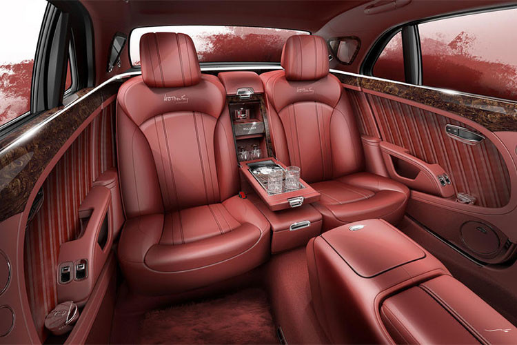 Mỗi chiếc Bentley Mulsanne W.O. Edition sẽ sở hữu một chi tiết tương tự chiếc ôtô 8 Litre cá nhân của nhà sáng lập tương hiệu. Trước đây, 8 Litre chính là mẫu xe cuối cùng mà ông W.O. thiết kế cho Bentley vào 1930. 