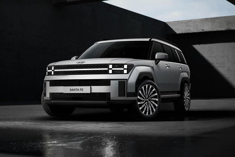  Hyundai SantaFe 2024 thế hệ mới với tên mã nội bộ MX5 là một trong những mẫu xe được quan tâm nhất trong thời gian qua. Từ năm ngoái đến nay, mẫu xe SUV hạng trung này liên tục bị bắt gặp khi chạy thử trên đường phố và thu hút không ít sự tò mò.