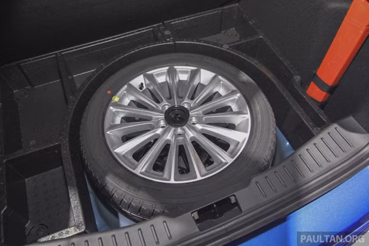 Cùng với việc loại bỏ động cơ cũ 2.0L, Ford cũng thay thế hộp số trên Focus 2016 là loại tự động 6 tốc độ thay vì hộp số ly hợp kép như trước.