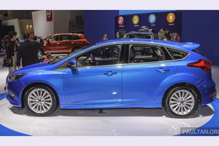 Ford Focus 2016 sẽ được tung ra 3 phiên bản ở Indonesia, gồm bản tiêu chuẩn Trend, giá 403 triệu rupiah (khoảng 647 triệu đồng), bản thể thao Sport giá 441 triệu rupiah (khoảng 708 triệu đồng) và bản cao cấp Titanium giá 485 triệu rupiah (khoảng 778 triệu đồng).