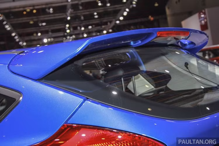 Tuy nhiên, phong cách thiết kế Kinetic tiếp tục được Ford áp dụng trên Focus mới để xe nhất quán với các “anh em” như Mondeo và Fiesta facelift