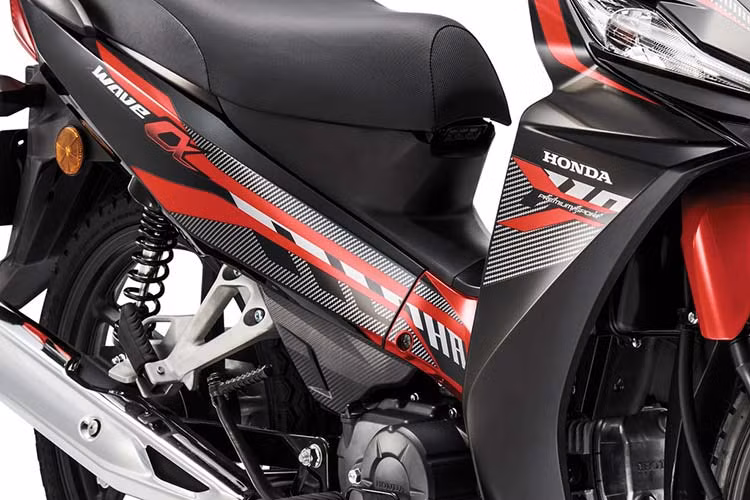 Theo công ty Boon Siew Honda - liên doanh Honda tại Malaysia, giá xe Honda Wave Alpha 2020 bán ra với 2 phiên bản, trong đó bản sử dụng vành nan hoa từ 1.039 USD (khoảng 24 triệu đồng).