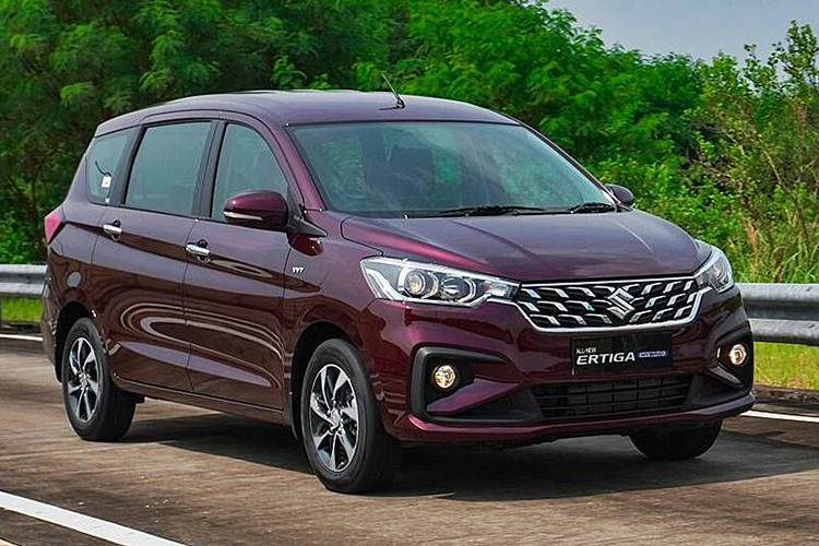 Suzuki Ertiga có ưu đãi sâu hơn "người anh em cùng nhà" XL7. Theo đó, hãng hỗ trợ 100% lệ phí trước bạ, tặng phiếu nhiên liệu, bảo hiểm vật chất. Tổng ưu đãi mà khách mua Ertiga nhận được là khoảng 64-110 triệu đồng.