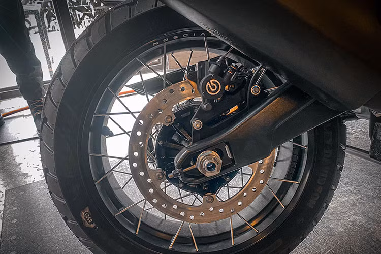 Cả hai phiên bản Standard và Special đều trang bị động cơ V-Twin 1250cc, sản sinh công suất 150 mã lực và mômen xoắn cực đại 127 Nm. Đây là dòng động cơ Revolution Max với hệ thống làm mát bằng dung dịch, mỗi xylanh có 4 van, hai bugi đánh lửa và hệ thống van biến thiên. 